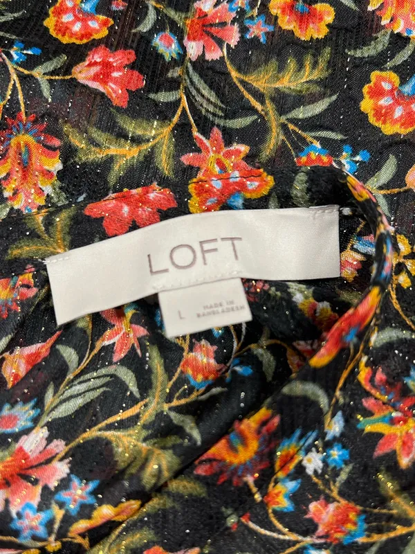 Women's LOFT Black Floral Print Flutter Sleeve Blouse L - Image 8