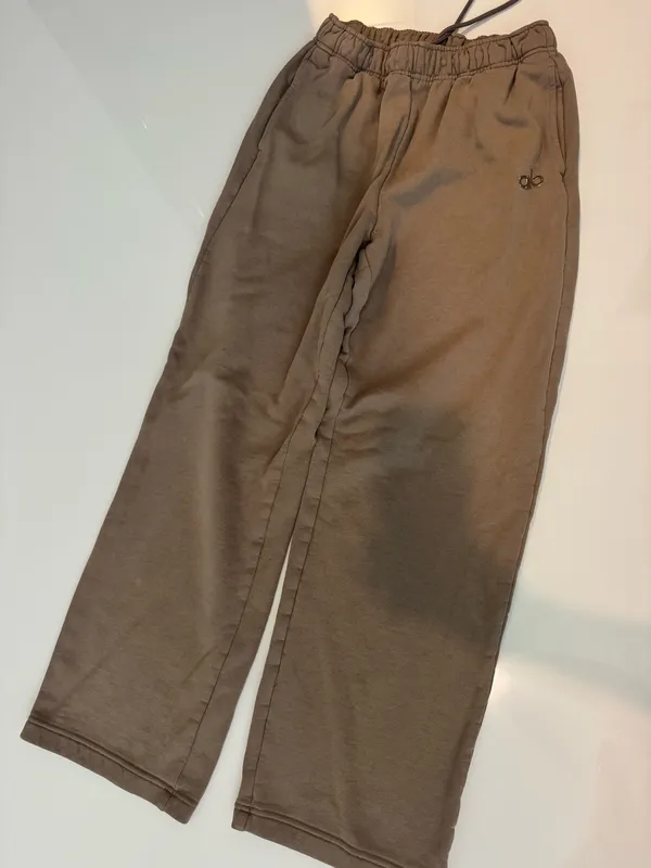 Accolade Alo Yoga Sweatpants Gravel - Image 2