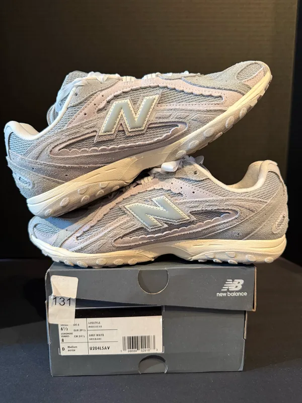 New Balance Adidas Lifestyle 204 size 8W - Image 4
