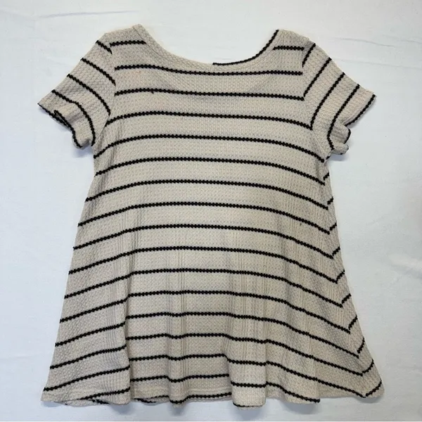 Women’s Waffle Knit Striped Tunic Top Medium Beige Black Short Sleeve Casual - Image 3