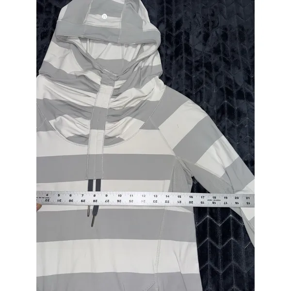 Lululemon Women's Hoodie Sweatshirt Gray White Striped COWL Size 8 - Image 9