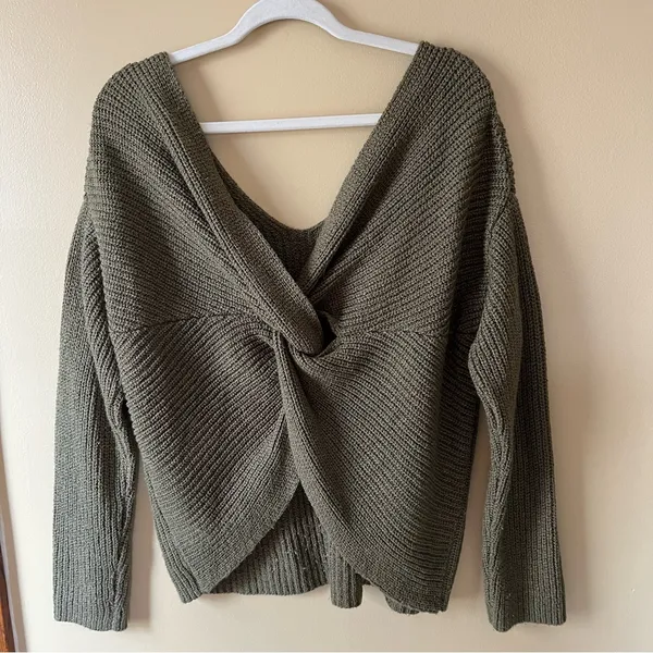 Illa Illa Olive Green Women's Sweater with Twist Back - Image 4