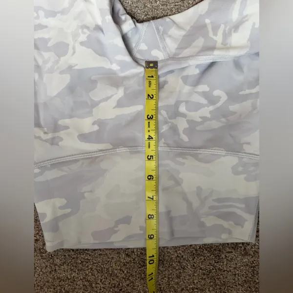 Lululemon Wunder Under Short 10" *Ribbed in Incognito Camo Jacquard White Size 4 - Image 10