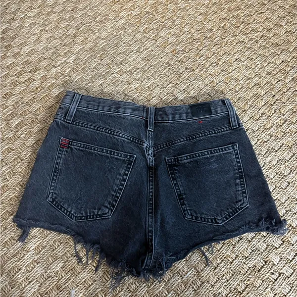 Urban Outfitters BDG Girlfriend High-Waisted Denim Short – Black, Size 27 - Image 4