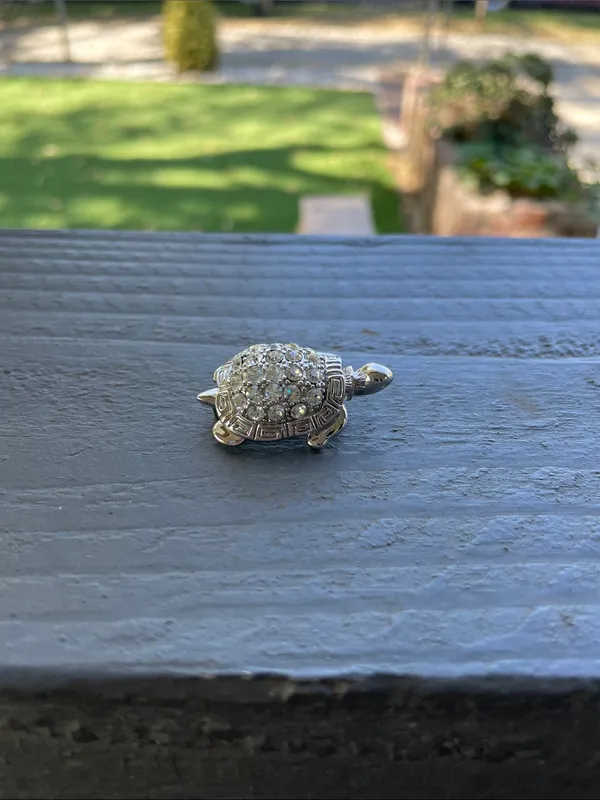 Vintage Silver Tone Turtle Brooch Featuring a Sparkling Rhinestone Shell - Image 4