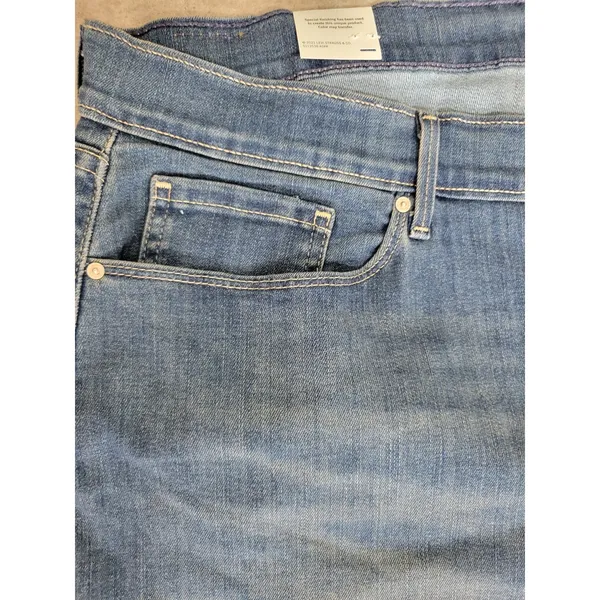 Levis Mid Rise Bermuda Shorts NEW Size 26 Plus Size Denim Stretch Shorts - Image 4