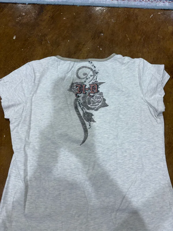 Harley-Davidson Cream Short Sleeve Tee with Floral Wing Graphic Y2K - Image 3