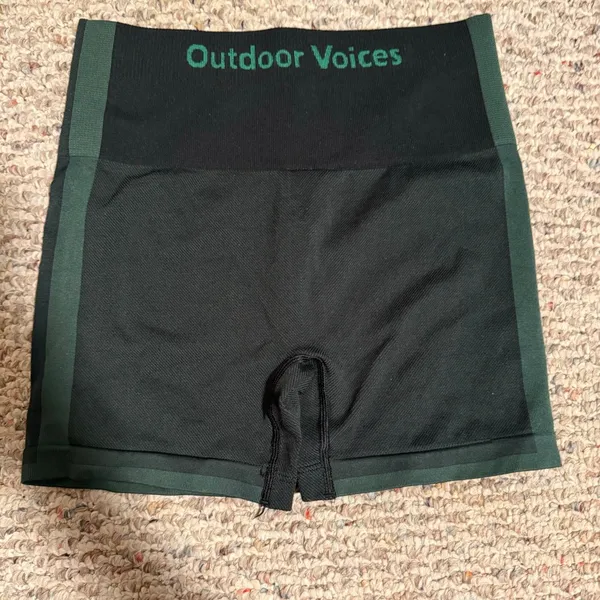 Outdoor Voices Seamless Smooth 4.5" Bike Short in Evergreen- Size Small - Image 8