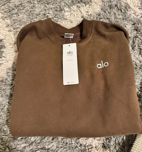 Alo Yoga - Image 6