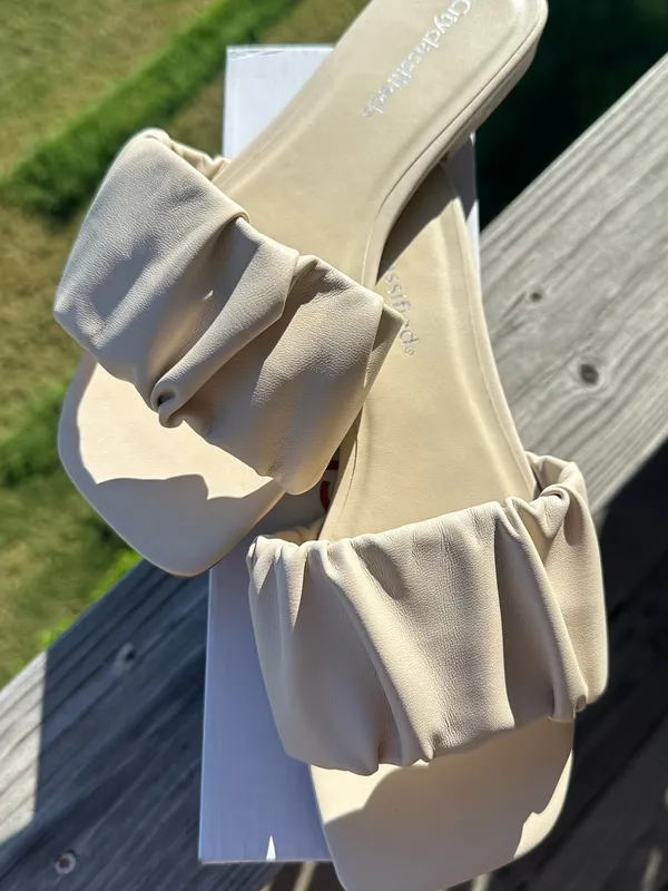 Cityclassified Neutral Ruched Slide Sandals in Cream - Image 4