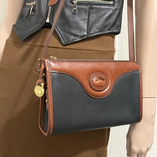 Vintage DOONEY & BOURKE All Weather Leather Collection Black/Brown Crossbody Bag - Image 5