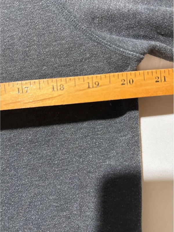 Levi's Classic Black Crewneck Sweatshirt - Size Large, Made - Image 9