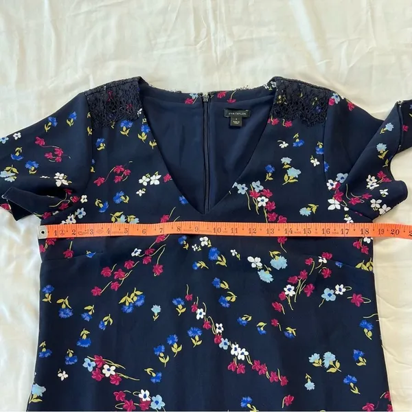 Ann Taylor Dress Short Sleeve Navy Floral Knee Length Small Cottage - Image 5