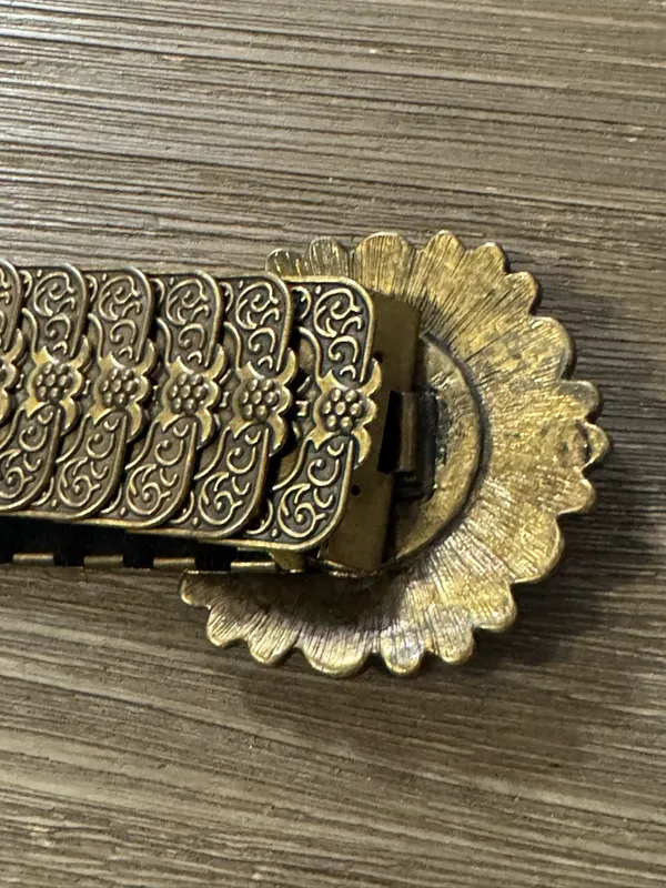Vintage Cameo Stretch Belt in Antique Gold Tone - Image 3