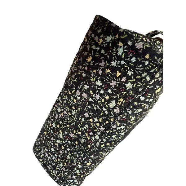 Marc Jacobs Black The Ditsy Floral Mini Traveler Tote (small) - Image 5