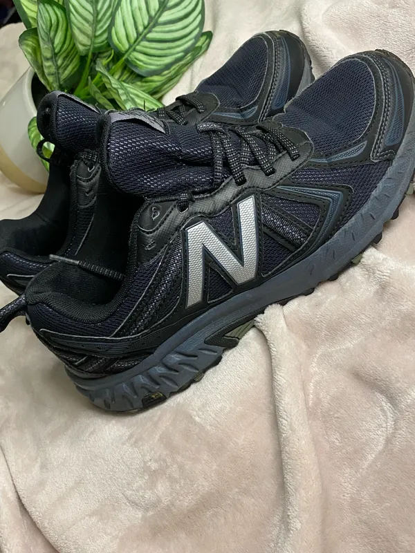 New Balance 410v5 Mens Sneakers Shoes Size 9.5 (used) - Image 3
