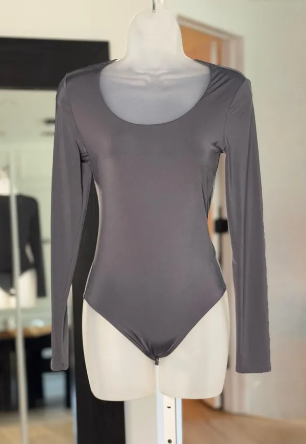 Express Body Contour Scoop Neck Long Sleeve Thong Bodysuit, Gray. Size XS - Image 4
