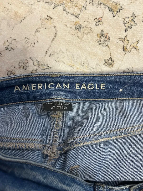 American Eagle Ripped Mom Jeans - Image 6