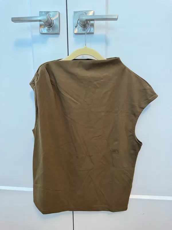 Lounge set from Mango with asymmetrical top - Image 3