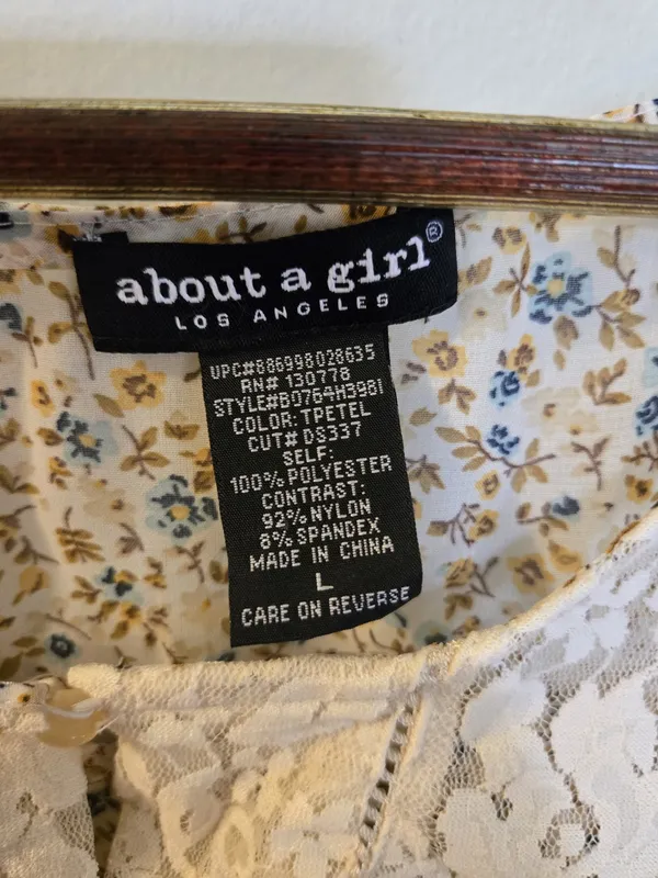 About A Girl Cream Floral Lace Yoke Blouse - Image 3