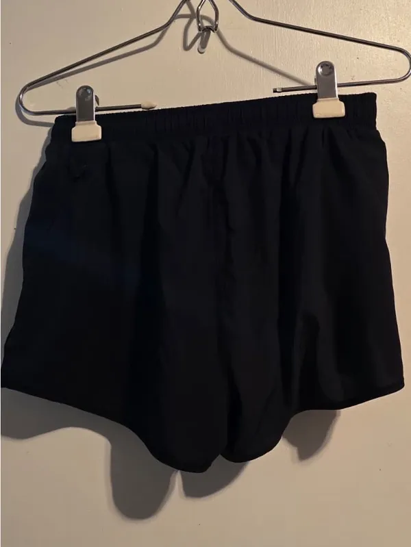 ALO Yoga Women's Black Athletic Shorts - Image 5