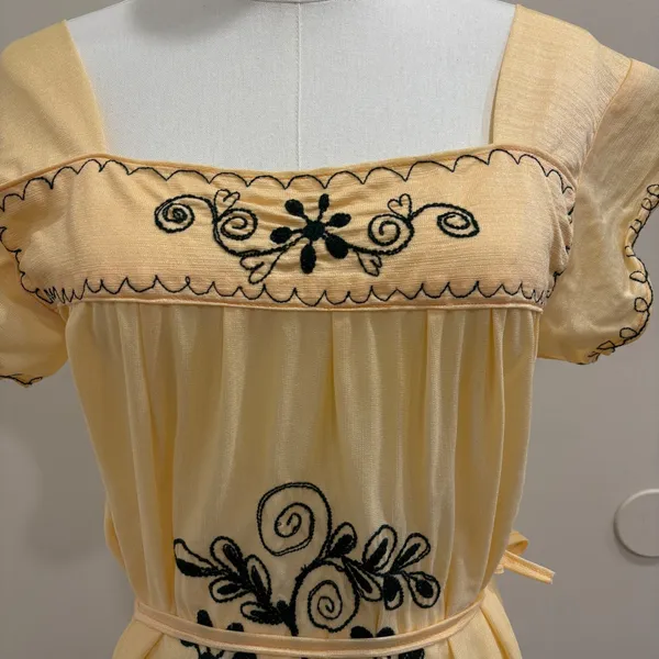 VTG 70s Butter Yellow Floral Embroidered House Dress Boho Granny Ecuador Small - Image 3