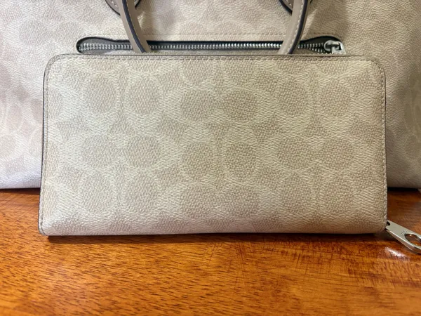 Beautiful Coach purse/matching wallet - Image 3