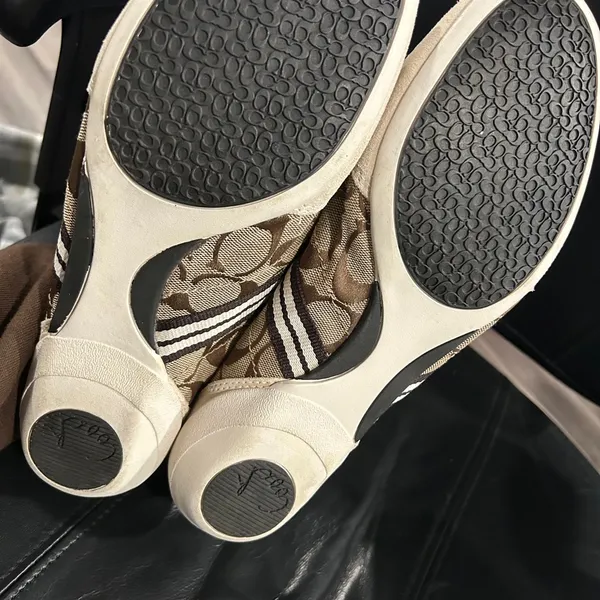 Women’s Coach Brown and Cream Sneakers Please see pics New but Peeling inside - Image 4