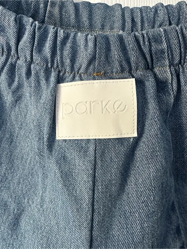 Parke Light Wash Elastic Waist Denim Shorts with Side Patch Pocket - Image 4