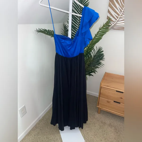 AMUR X‎ REVOLVE Cleopatra Black & blue one shoulder Pleated cut out maxi 4 - Image 7