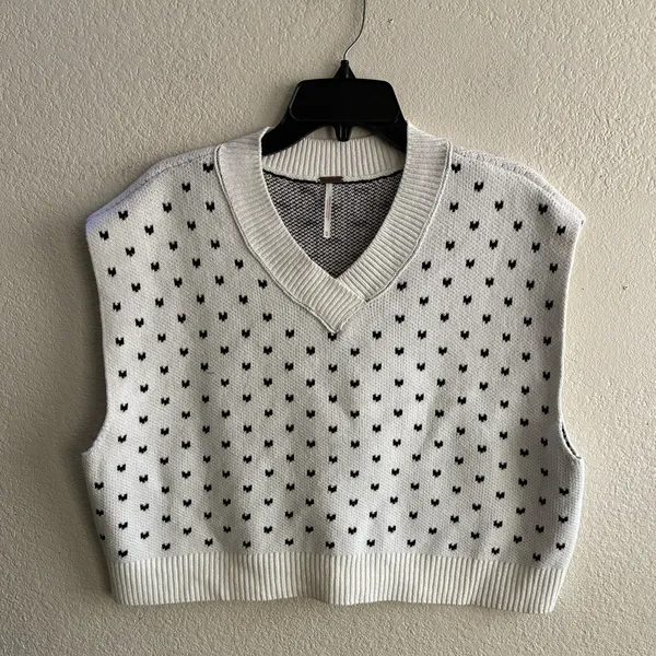 Free People Easy Street Heart Pattern V Neck Cropped Knit Sweater Vest White M - Image 5