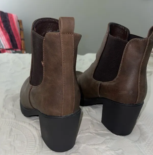 Dream Pairs Chelsea block heel ankle boots - Image 2