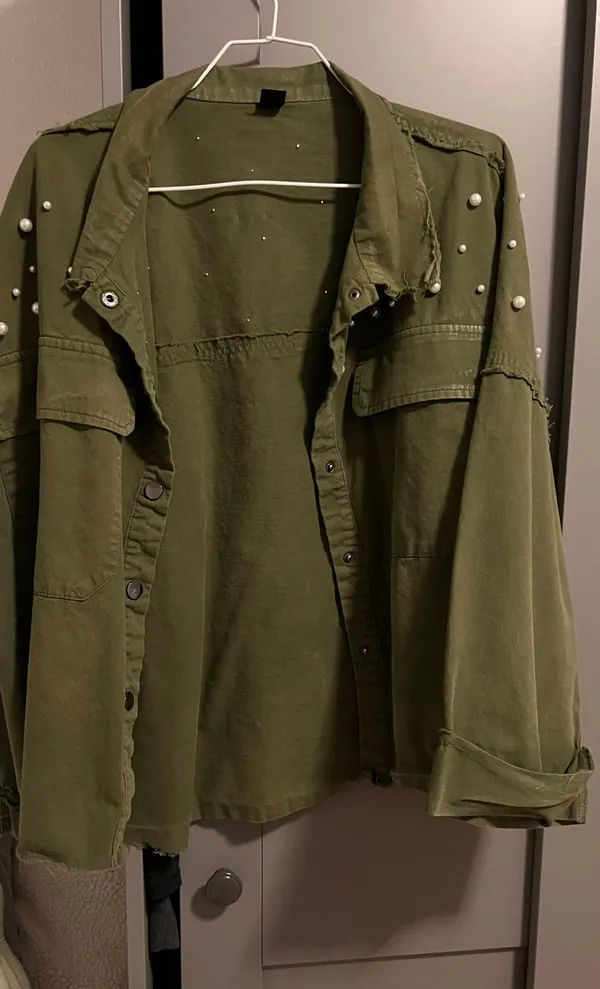 Army Green Pearl Jacket Size XL - Image 2