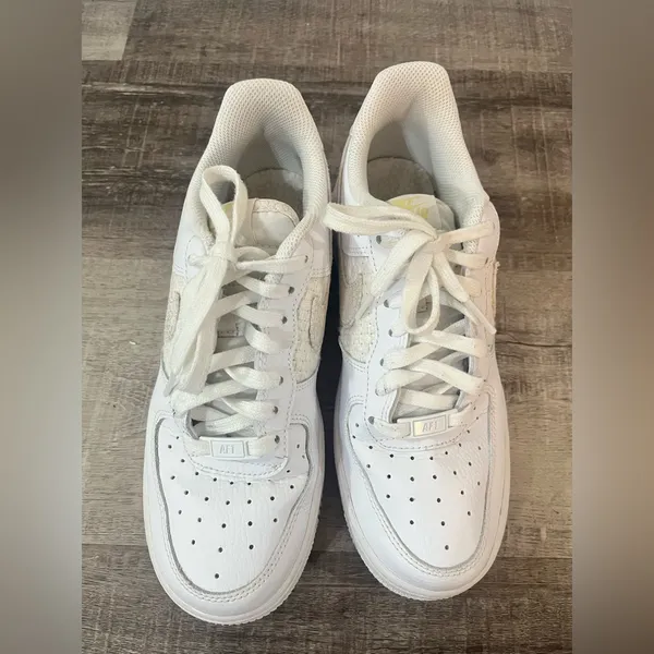 NIKE Women Air Force 1 ‘07 SE in White Sail Lemon Wash - Image 6