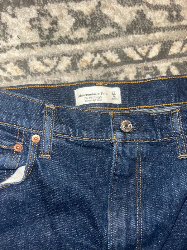 Abercrombie Jeans - Image 2