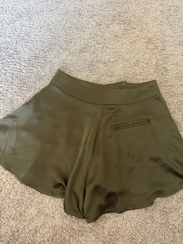 Forever 21 Olive Green Flared Shorts with Pockets / BB7 - Image 5