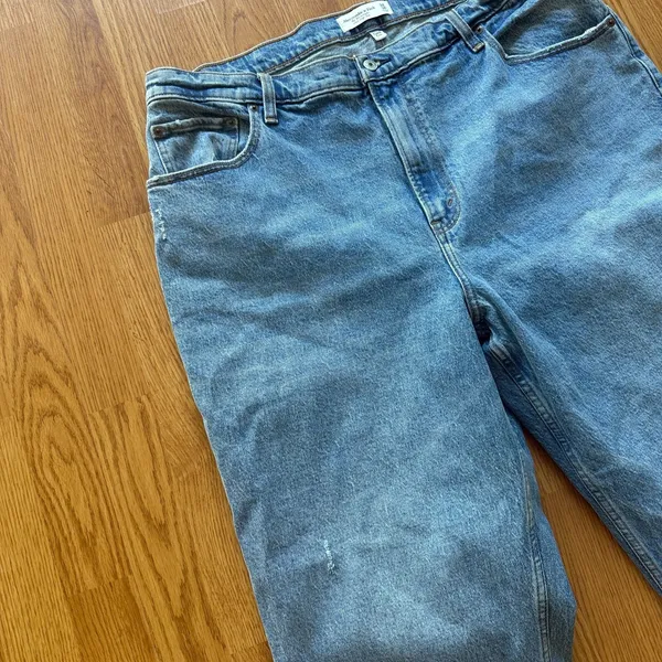Abercrombie & Fitch Curve Love Ultra High Rise 90s Straight Jean Size 34 - Image 7
