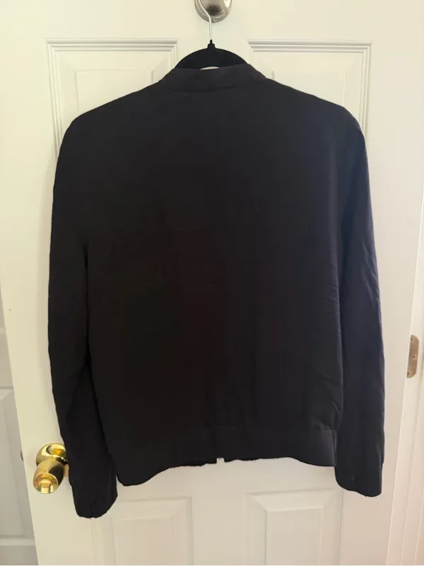 Old Navy Women's Black Bomber Jacket Size Medium - Image 9
