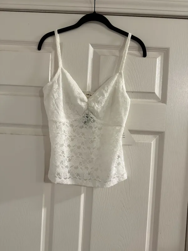 Delicate White Lace Camisole with Spaghetti Straps Size M - Image 2