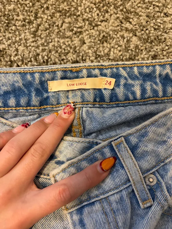 Loose Low Levi’s Jeans - Image 4