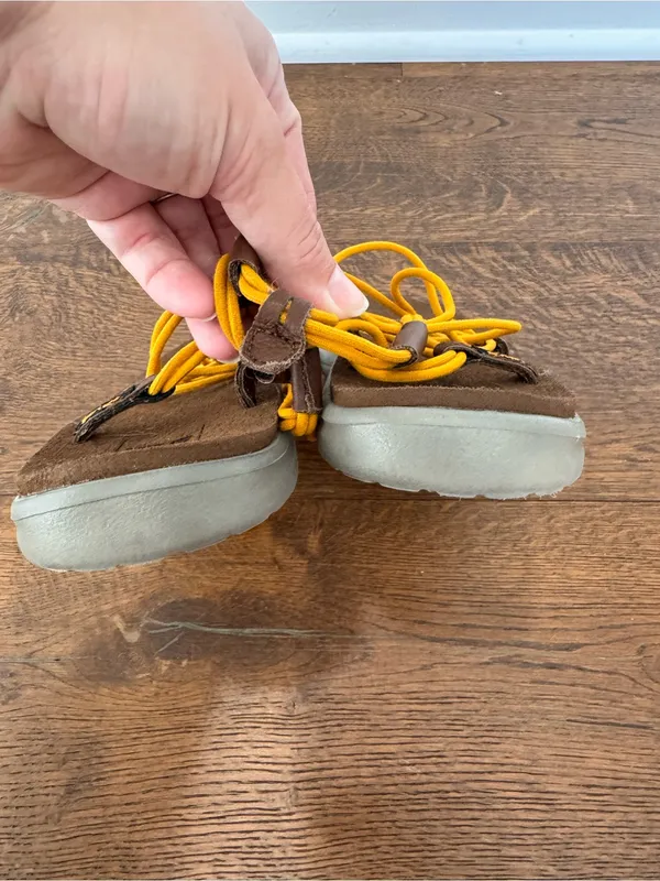 Teva Voya Infinity Sandals Size W9 in Yellow - Image 4