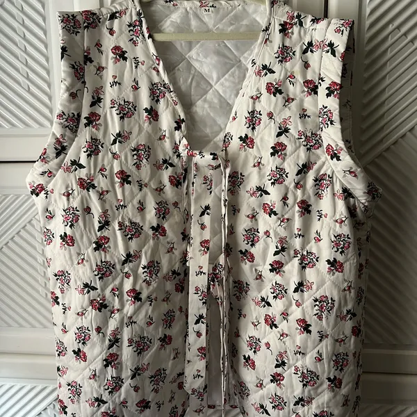 Floral Sleeveless Vest - White and Pink - Image 4