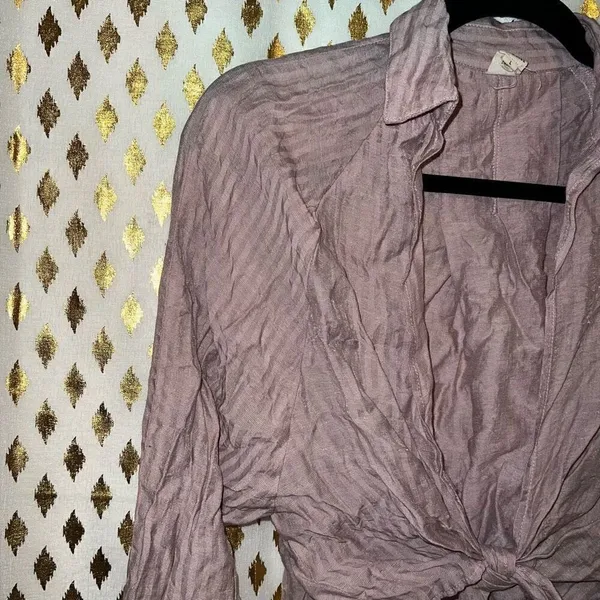💖5/$40 Flowy knot top button up Pink Size L - Image 3
