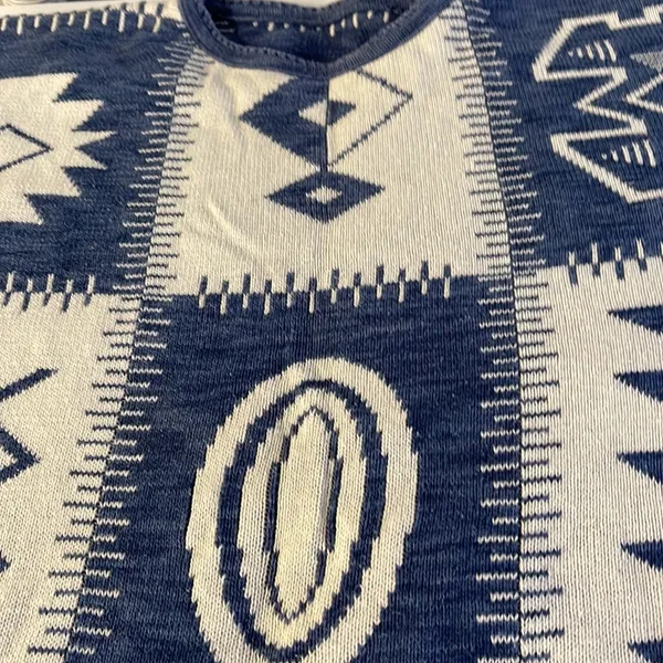 Euc Aztec blue and white crew neck sweater Size XL - Image 3