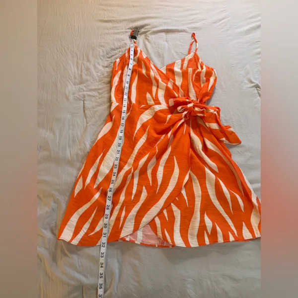 H&M women Wrap dress‎ - Orange/Zebra Size Medium - Image 6