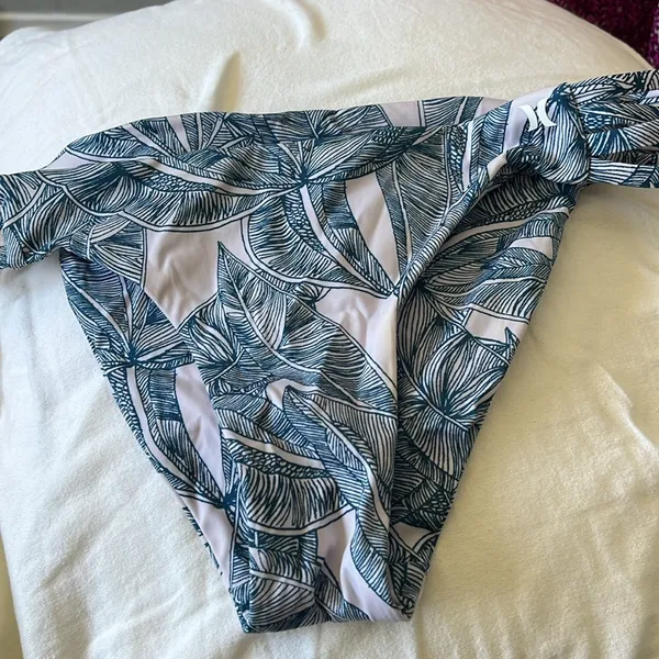 Hurley bikini bottoms - Image 3
