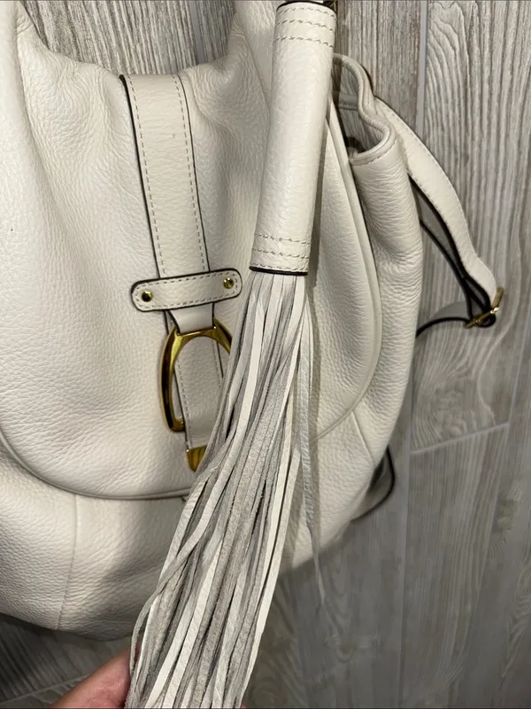 G.I.L.I. White Leather Shoulder Bag with Tassel and Gold Hardware - Image 7