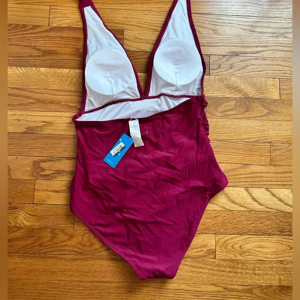 Cupshe Deep Red One Piece Swimsuit large nwt - Image 2
