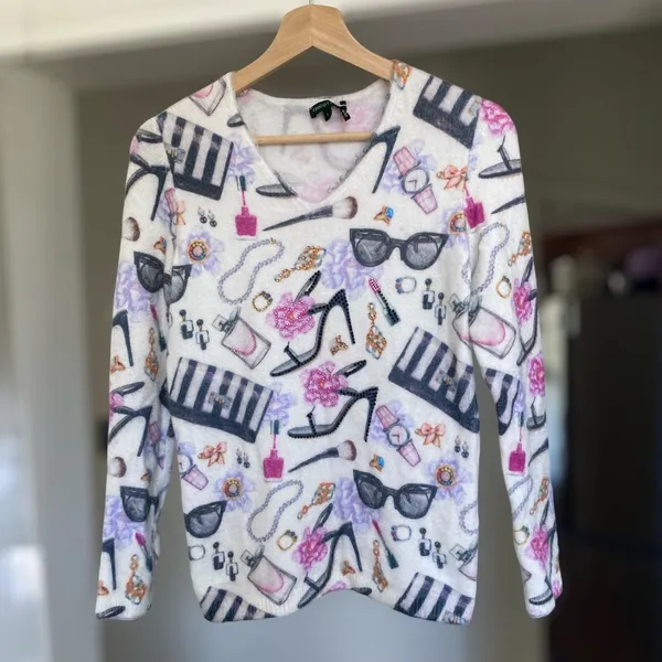 Tricotto V-Neck Sweater Lipstick Pearls Heels AOP Women's size Small Feminine - Image 5