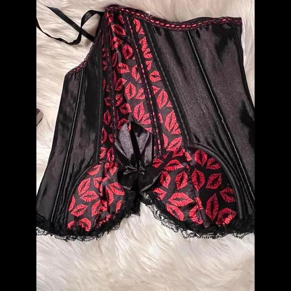 Seductive Lace - Image 2